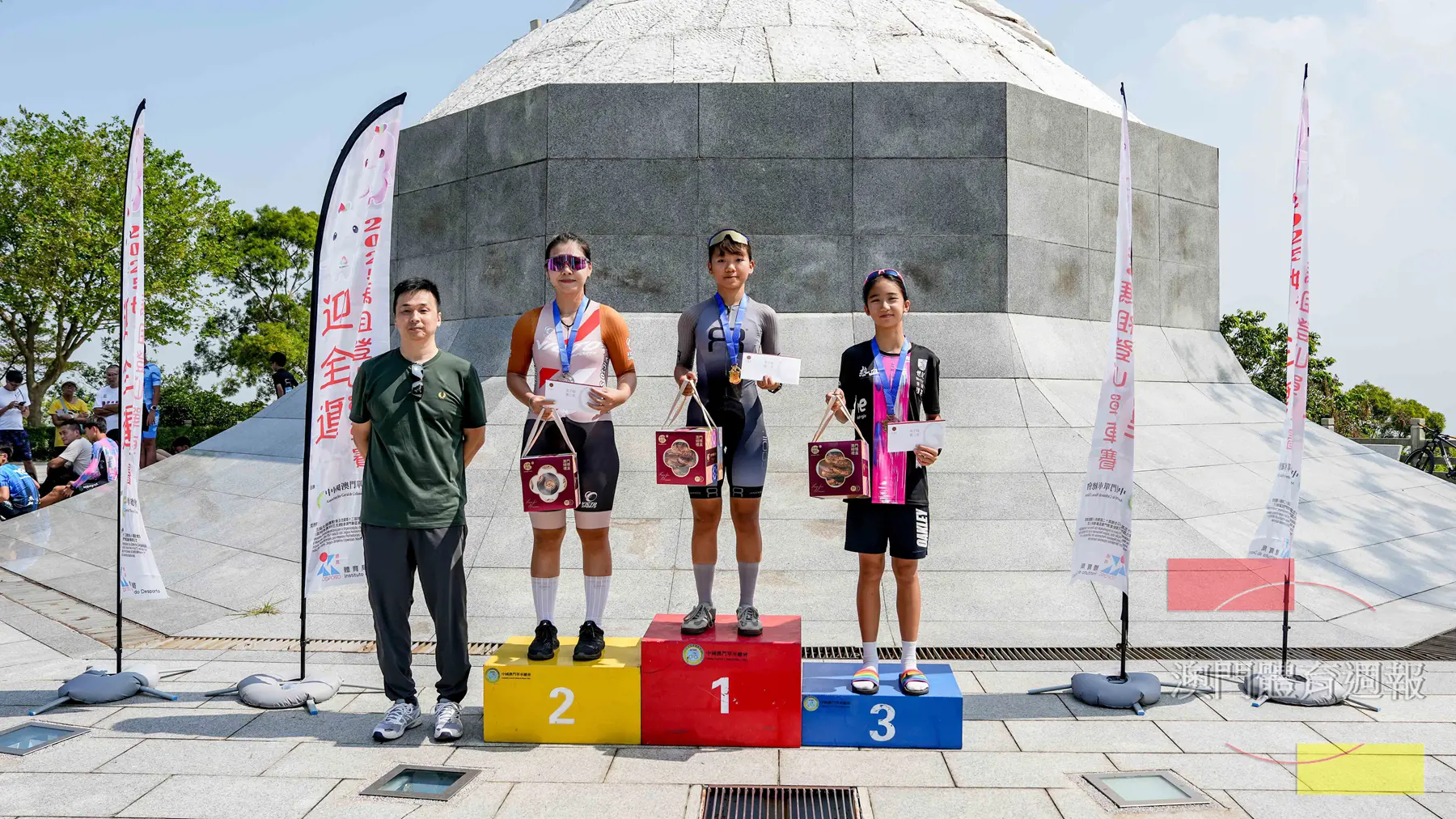 副4 女子組三甲選手接受頒獎.jpg